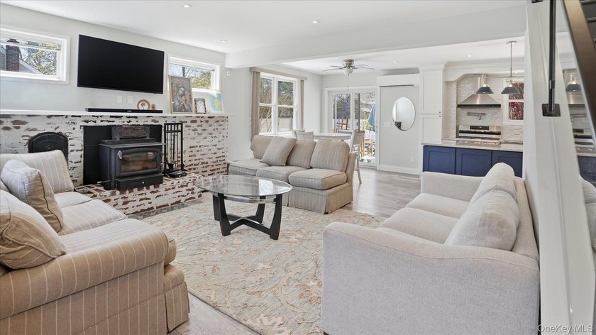 Welcome to your next chapter home. This recently renovated home - photo 10