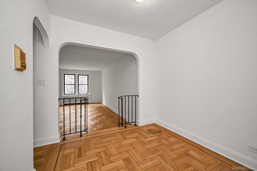 Welcome to 2685 Creston Avenue, Unit 4A - a beautifully updated - photo 7