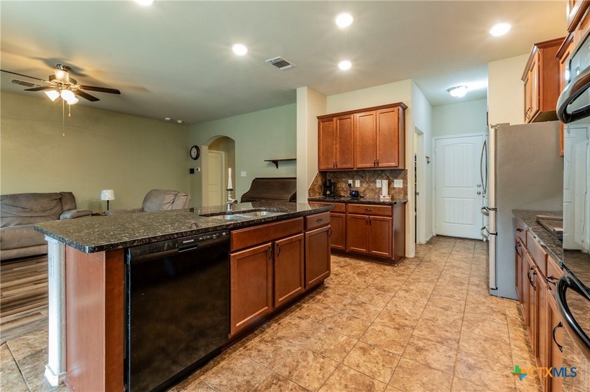 Deal of a Lifetime! This beautiful 4-bedroom home is priced well - photo 14