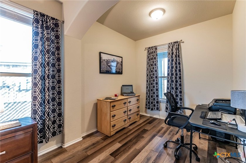 Deal of a Lifetime! This beautiful 4-bedroom home is priced well - photo 21