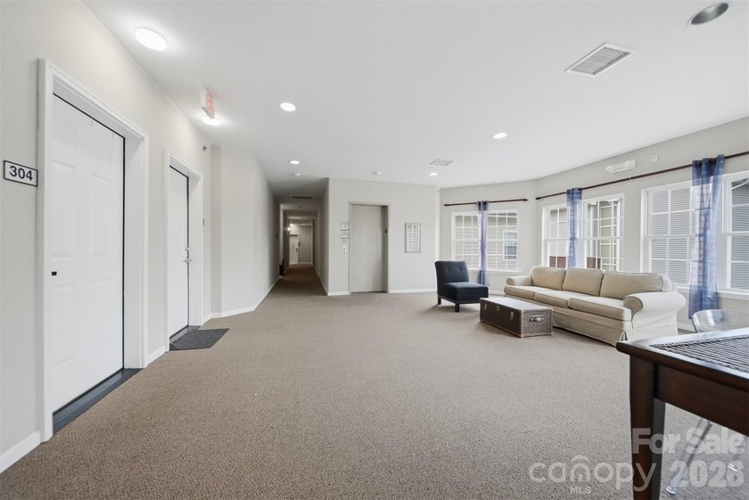 Fully furnished, one-level condominium located in the heart of - photo 2