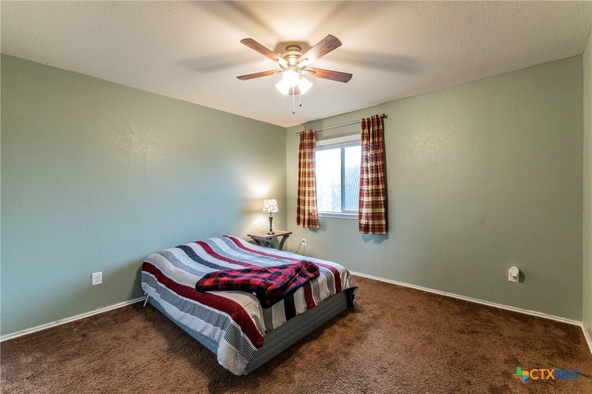 Deal of a Lifetime! This beautiful 4-bedroom home is priced well - photo 25