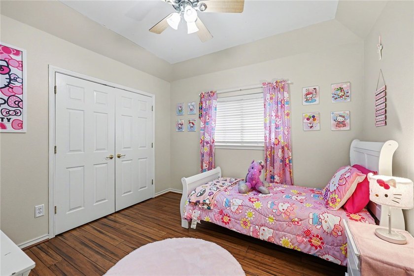 Welcome to this stunning Kings Crossing estate, perfectly - photo 30