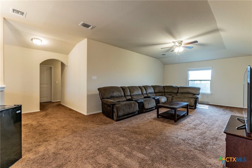 Deal of a Lifetime! This beautiful 4-bedroom home is priced well - photo 30