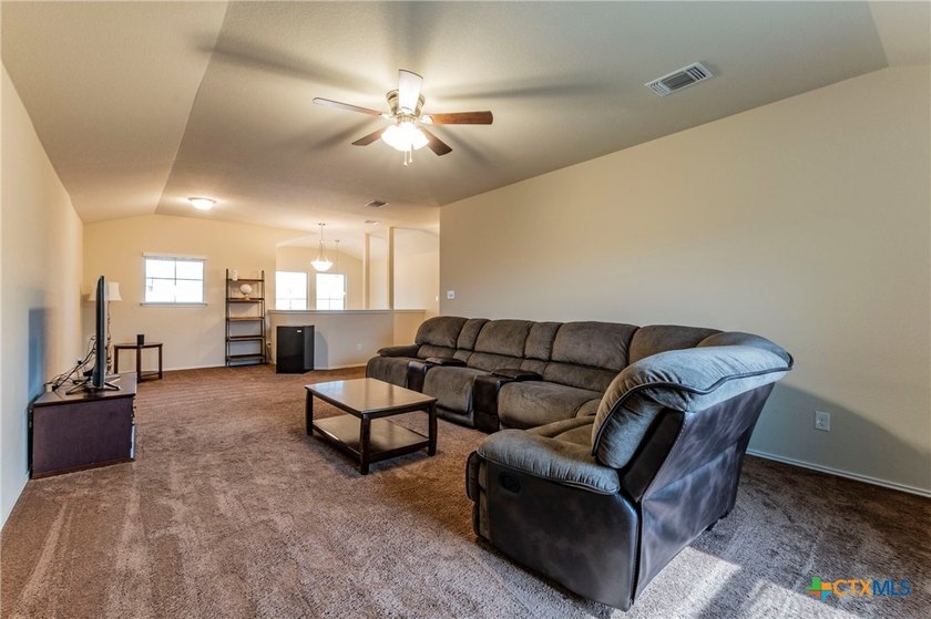 Deal of a Lifetime! This beautiful 4-bedroom home is priced well - photo 31