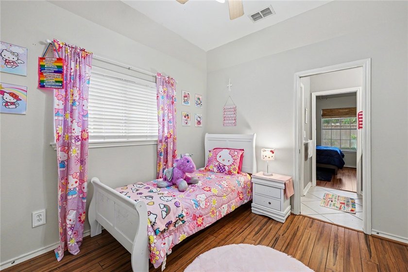 Welcome to this stunning Kings Crossing estate, perfectly - photo 32
