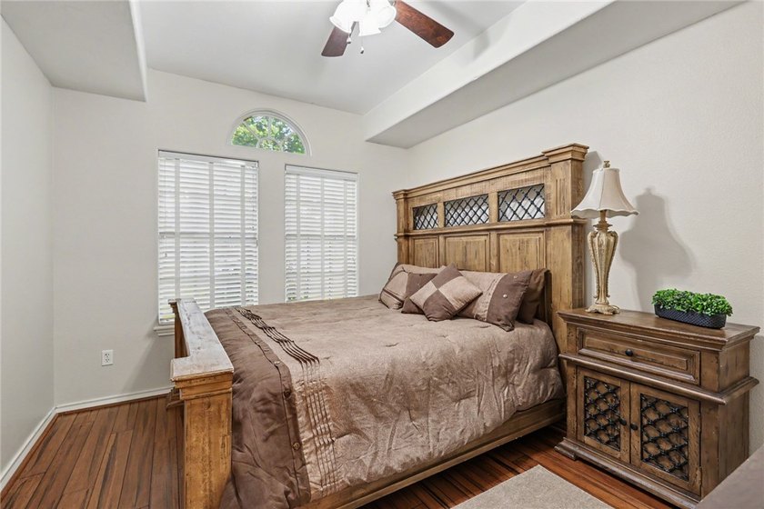 Welcome to this stunning Kings Crossing estate, perfectly - photo 34
