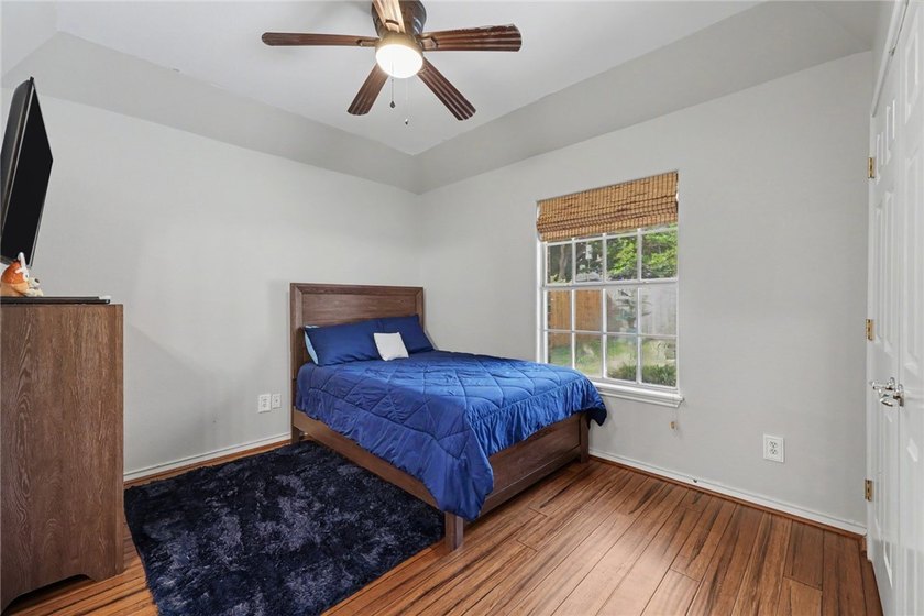 Welcome to this stunning Kings Crossing estate, perfectly - photo 37