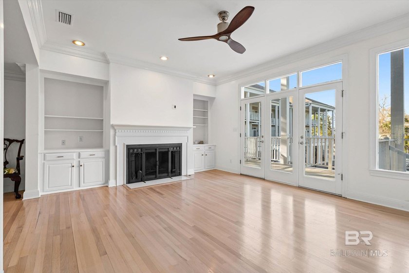 Experience the ultimate bayfront lifestyle with private - photo 2