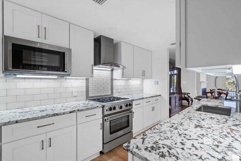 Experience the ultimate bayfront lifestyle with private - photo 7