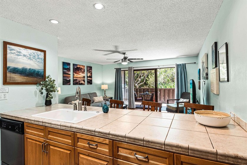 MOTIVATED TO SELL. Ground Floor. Garden Views. Right Across from - photo 17