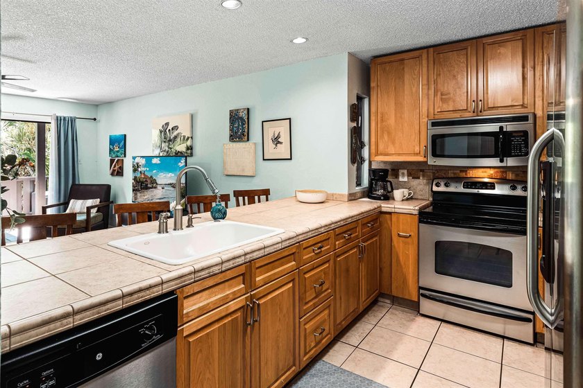MOTIVATED TO SELL. Ground Floor. Garden Views. Right Across from - photo 18