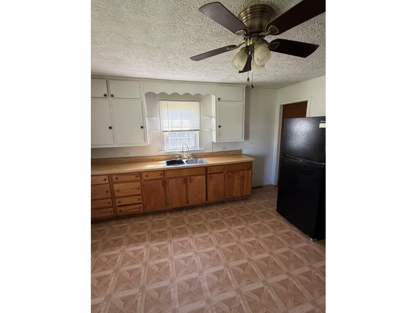 Cute Cottage on 4.59 ac with tons of potential for the buyer - photo 18