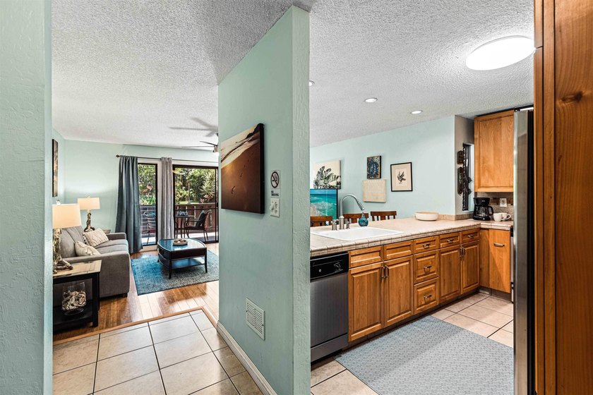 MOTIVATED TO SELL. Ground Floor. Garden Views. Right Across from - photo 19