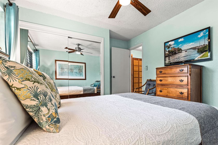 MOTIVATED TO SELL. Ground Floor. Garden Views. Right Across from - photo 21