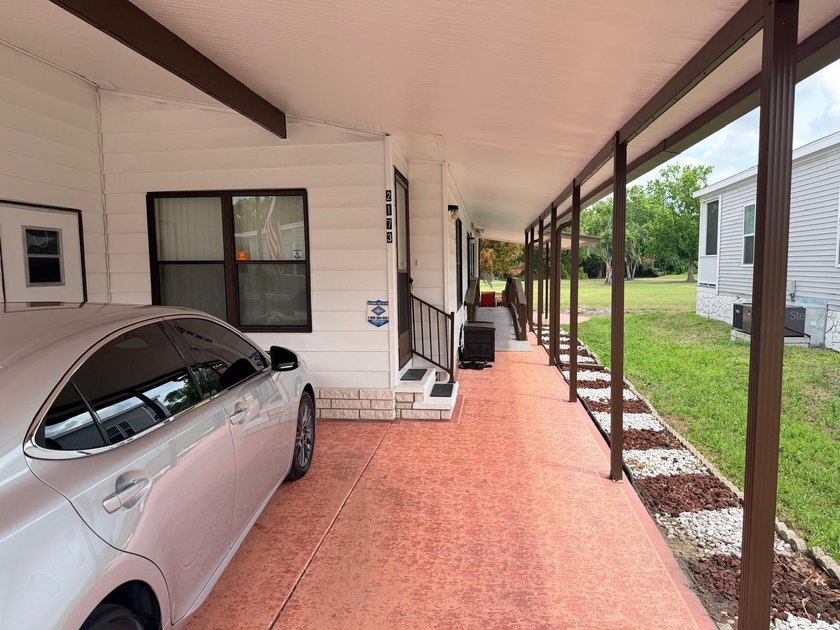 Outstanding opportunity !! LOCATION, LOCATION, LOCATION! This - photo 3