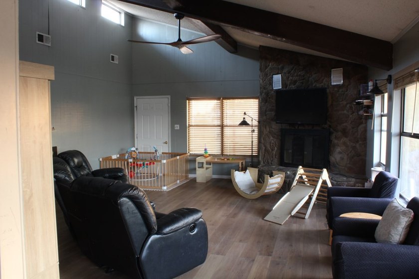 Lakefront living meets endless possibilities! This charming - photo 3