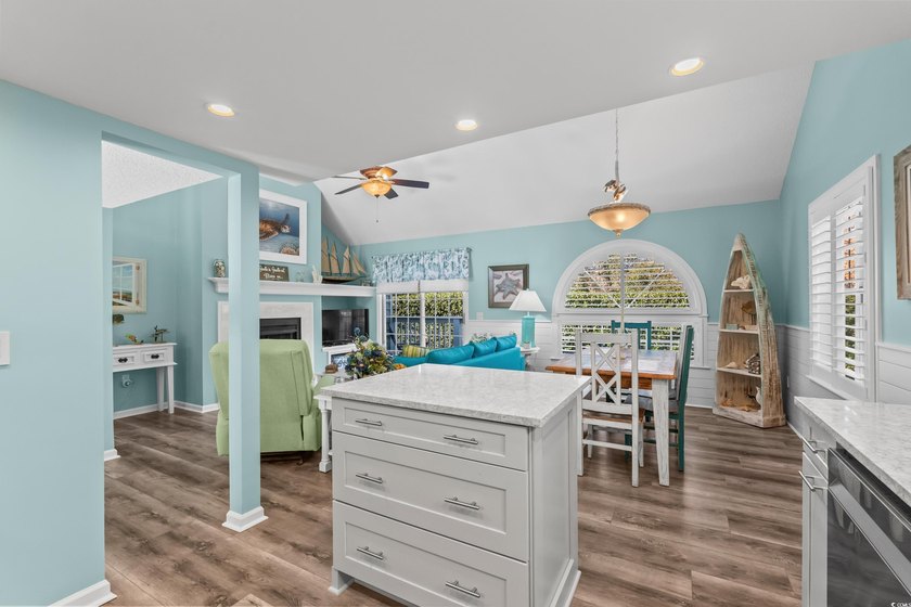 This Beautifully Decorated 2 bed 2 bath condo with loft, in - photo 15