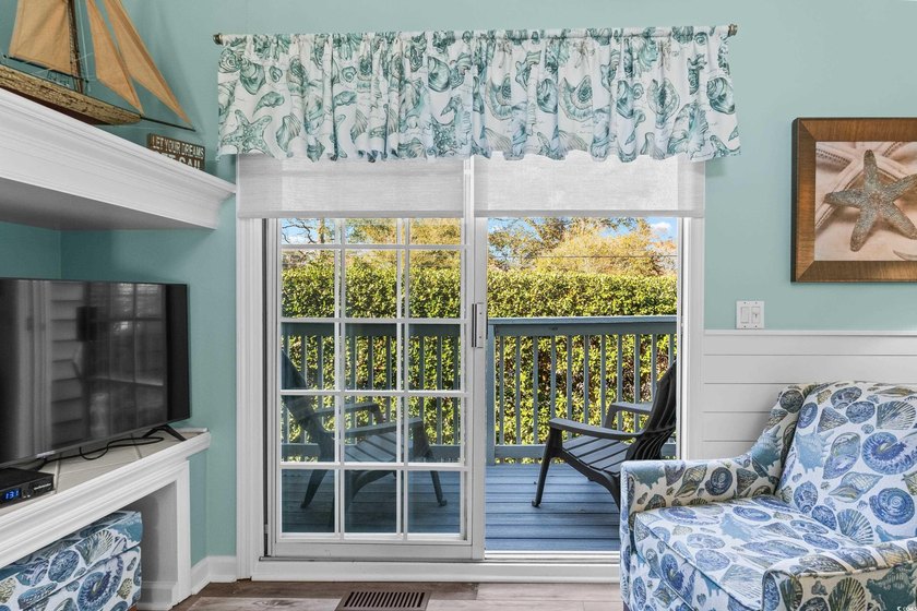 This Beautifully Decorated 2 bed 2 bath condo with loft, in - photo 19