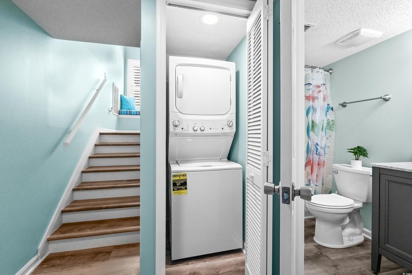 This Beautifully Decorated 2 bed 2 bath condo with loft, in - photo 33