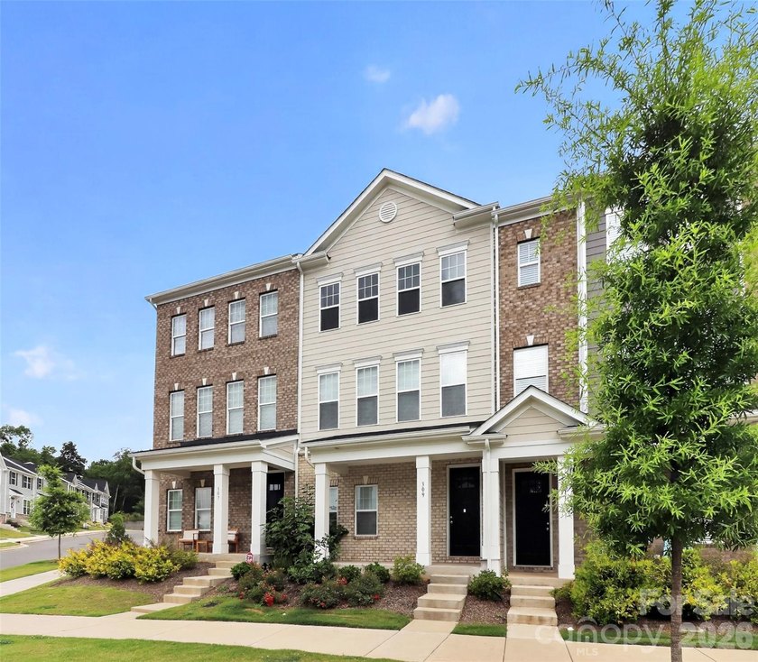Built by award-winning Brookline Homes, this beautifully - photo 3