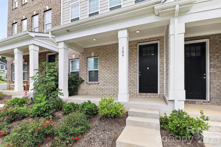 Built by award-winning Brookline Homes, this beautifully - photo 4