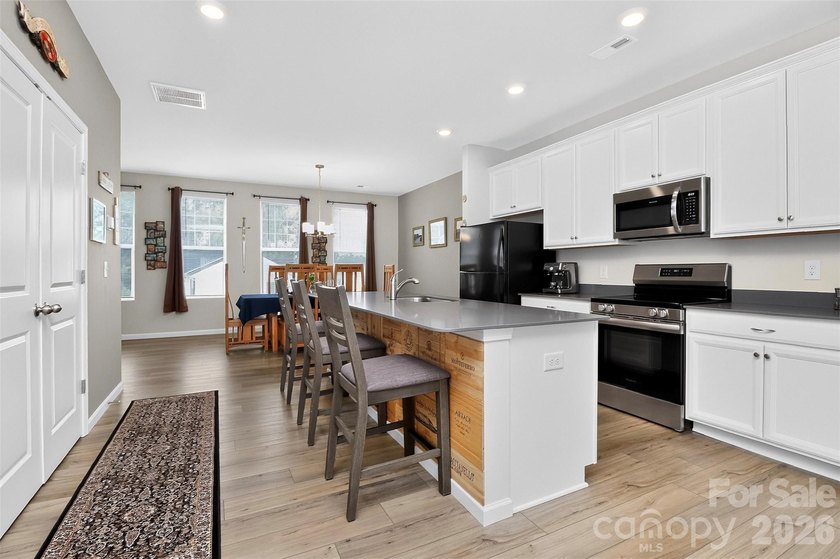 Built by award-winning Brookline Homes, this beautifully - photo 8
