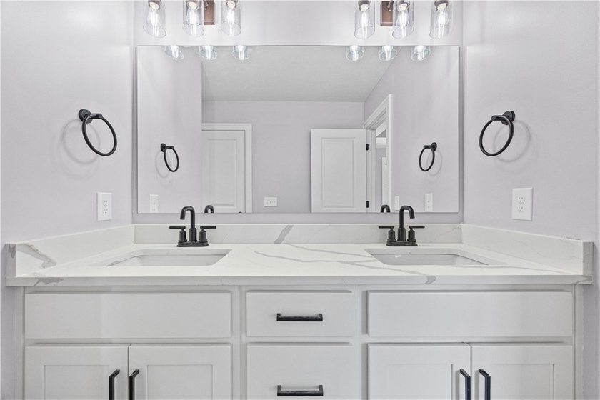 Move-In Ready New Construction in a Beautiful Cul-de-Sac - photo 10