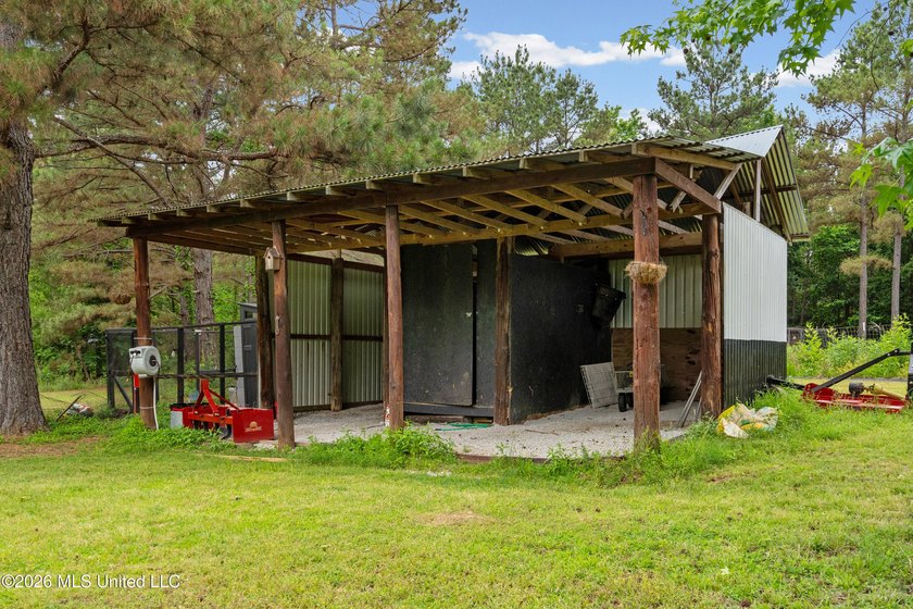 Country living at its best! This beautiful farmhouse-style home - photo 29