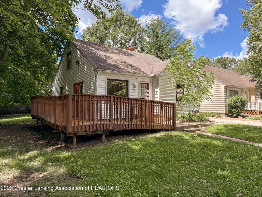 3 bed Cape Cod next to wonderful Scott Woods Park. Handicapped - photo 3