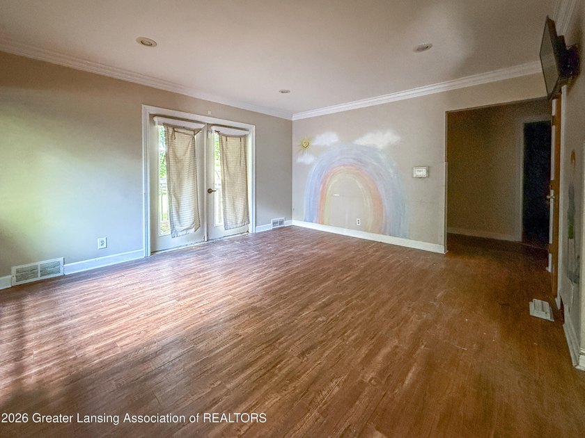 3 bed Cape Cod next to wonderful Scott Woods Park. Handicapped - photo 6