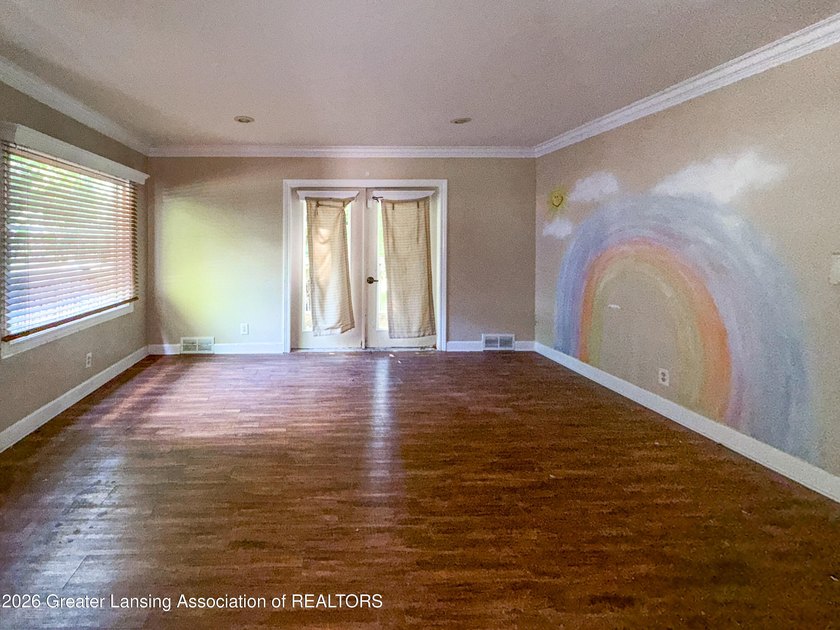 3 bed Cape Cod next to wonderful Scott Woods Park. Handicapped - photo 8
