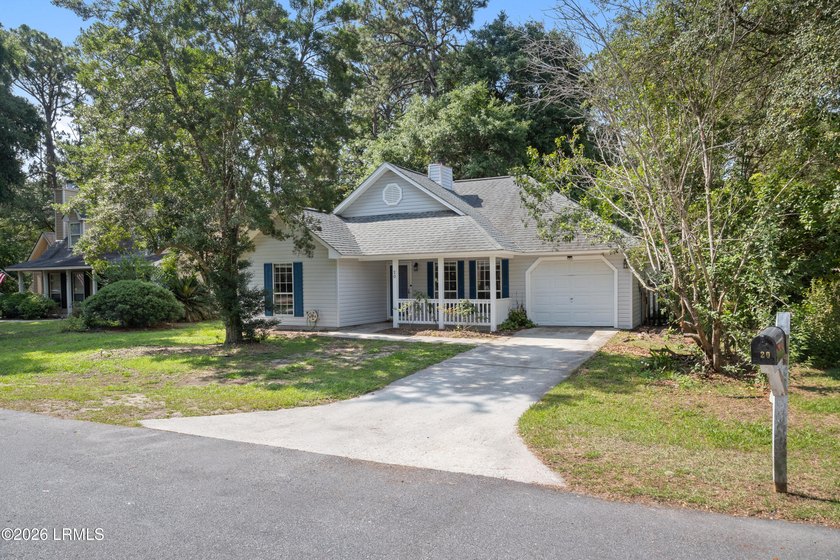 Welcome to 20 Cedar Crest Circle! A well-maintained single-story - photo 3