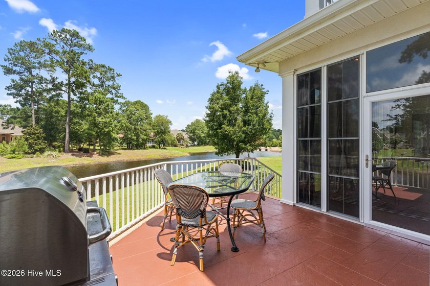 Freshly painted &amp; beautifully designed custom home located in - photo 11