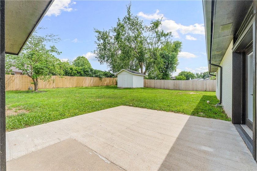 Welcome to this fully renovated home in Turtle Creek Subdivision - photo 33
