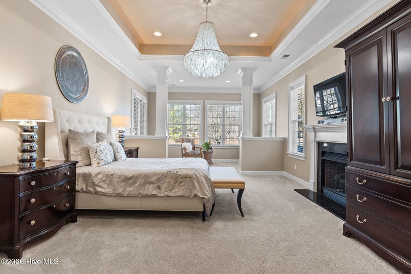 Freshly painted &amp; beautifully designed custom home located in - photo 41