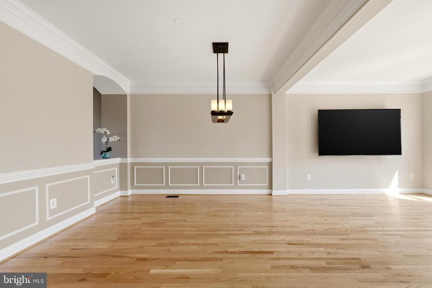 Welcome to 43757 Bent Creek Terrace, an exceptional all-brick - photo 17
