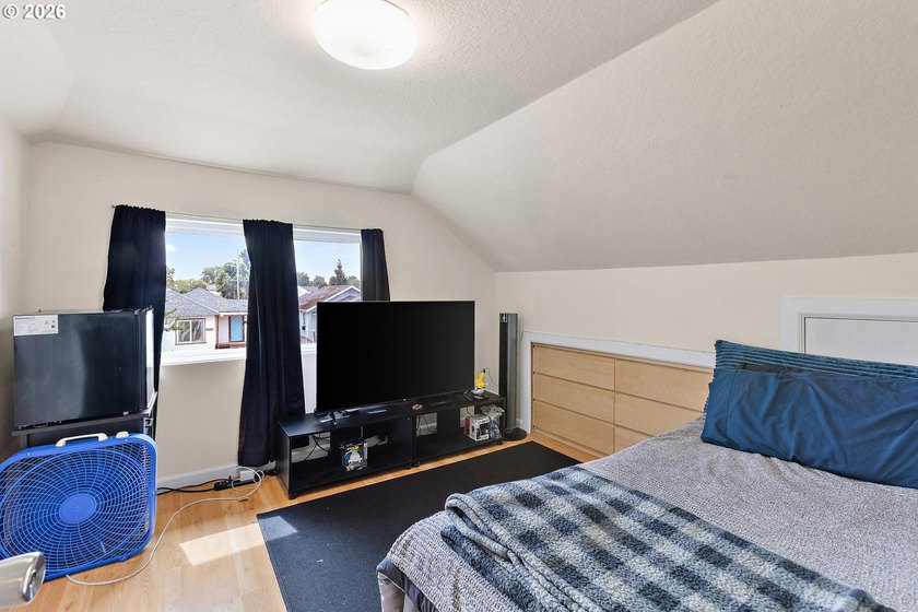 Welcome home to this charming 4 bedroom, 1 bathroom home - photo 17