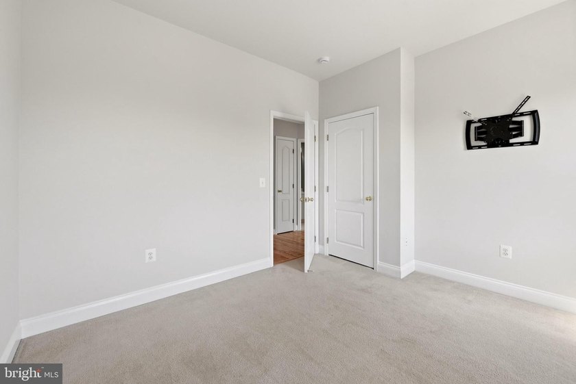 Welcome to 43757 Bent Creek Terrace, an exceptional all-brick - photo 36