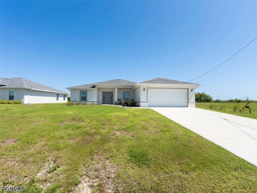 This beautiful home has 4 bedrooms, 3 bathrooms and a 2 car - photo 27