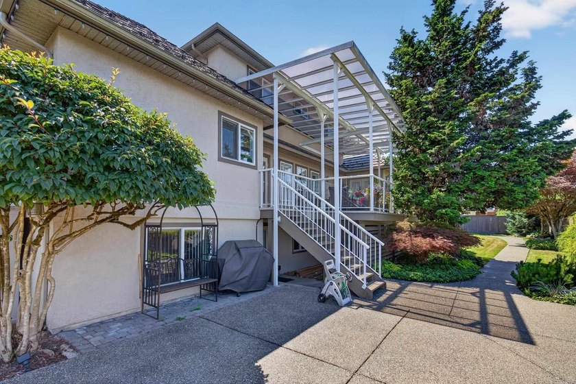 Situated in prestigious Abbey Ridge in Fraser Heights, this - photo 35