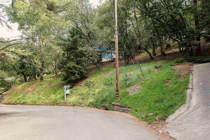 Gorgeous Lot in Montclair. Possible bay views depending on where - photo 7