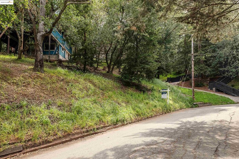 Gorgeous Lot in Montclair. Possible bay views depending on where - photo 9