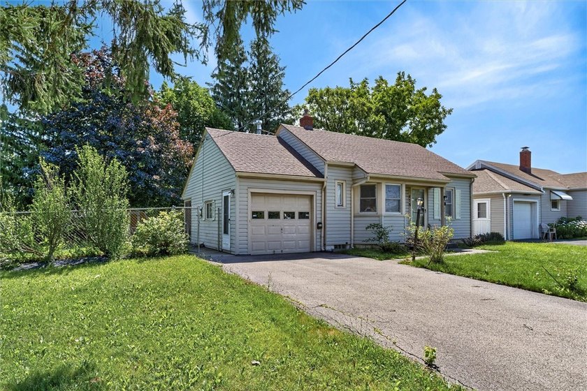 Welcome to 478 LaGrange Ave in the Beautiful Maplewood district - photo 2