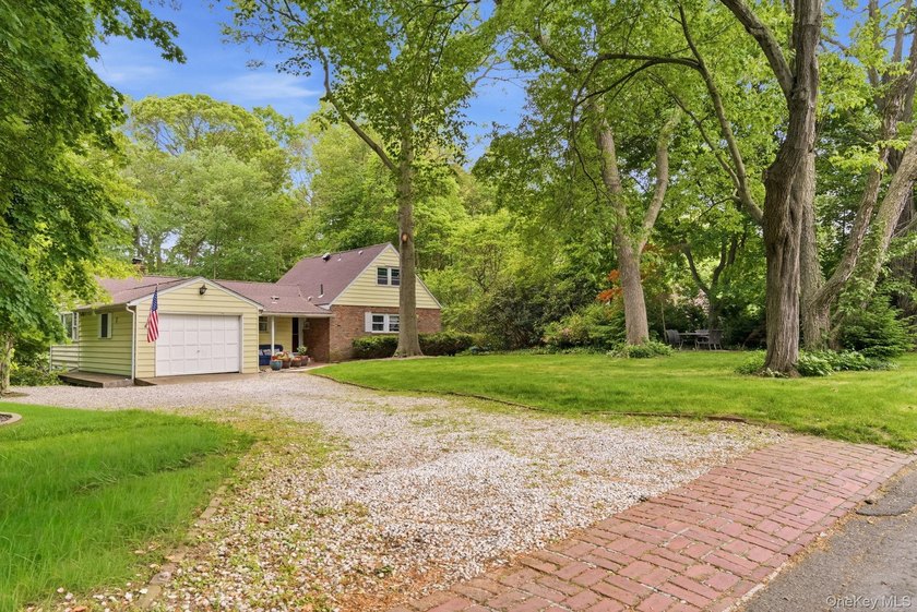 Unlock the Potential of this Oasis of Privacy in Huntington's - photo 2