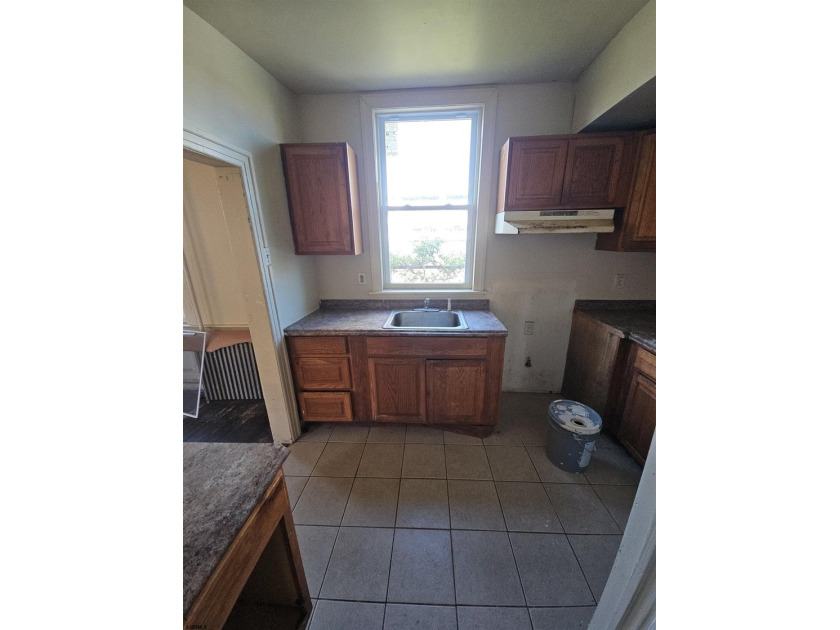 Prime Location with Exceptional Potential! This 3-bedroom - photo 7