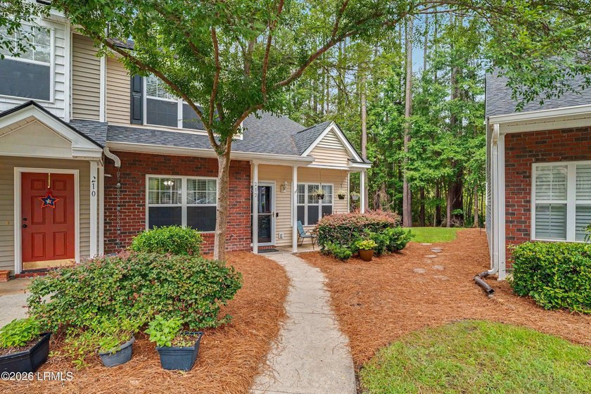 Welcome to this beautifully maintained &amp; thoughtfully updated - photo 2