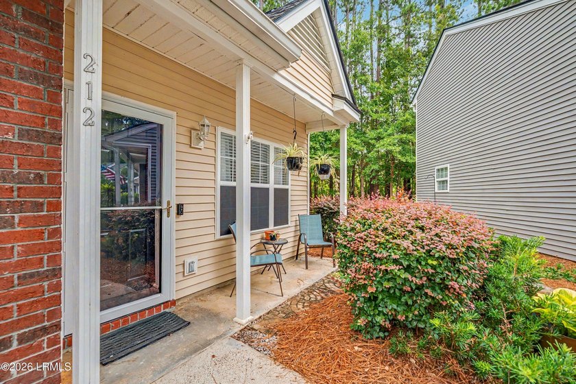 Welcome to this beautifully maintained &amp; thoughtfully updated - photo 3