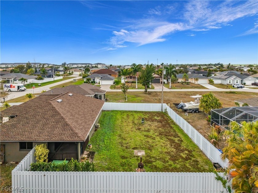 Reduced! This highly sought after SW Cape Coral 3-bedroom 2 bath - photo 22