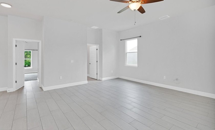 This 2022 3/2/2 home is in great condition &amp; move in ready! The - photo 8